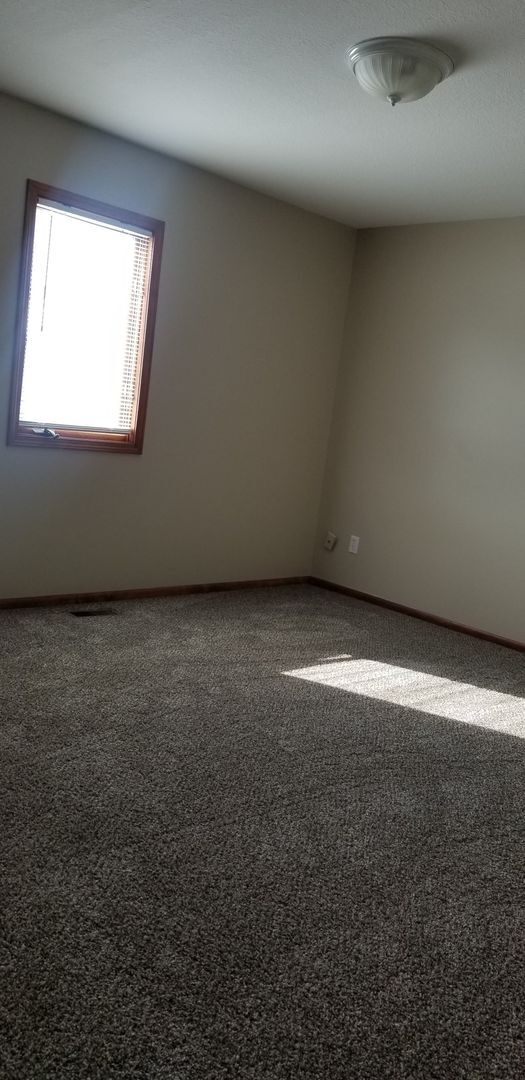 Building Photo - 3BR Ranch Carroll Creek