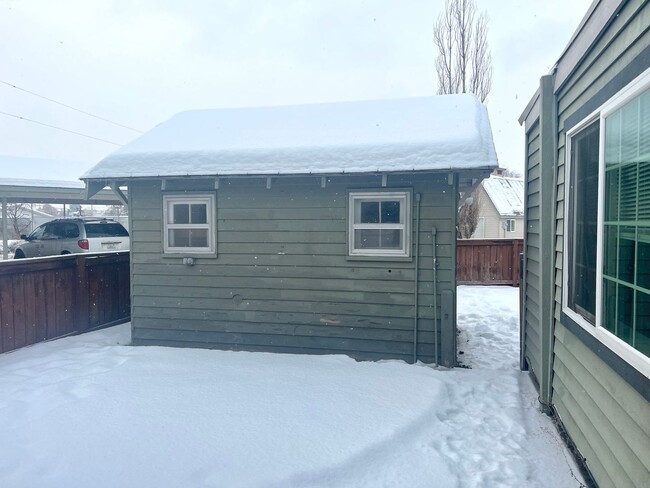 Building Photo - 2 Bed 2 Bath Home with Storage Shed and Ca...