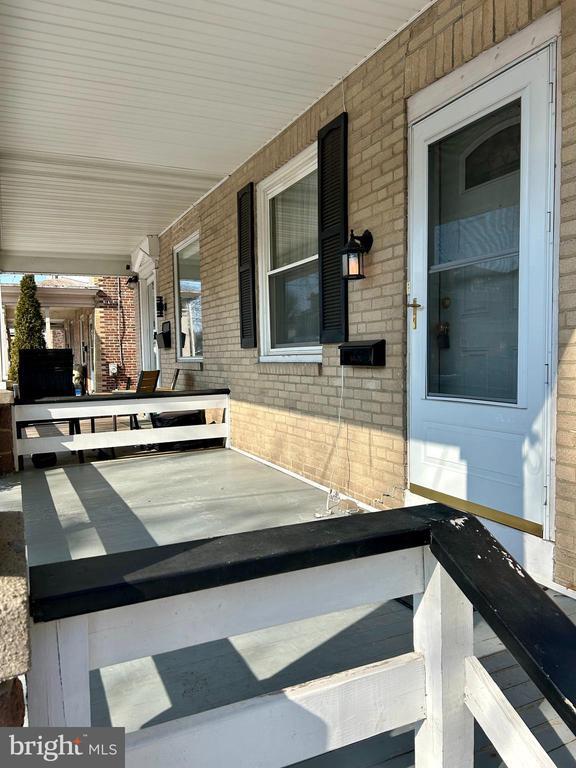 Building Photo - 133 E Main St