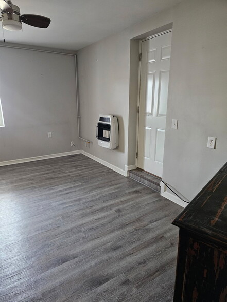 Building Photo - 613 Poplar St