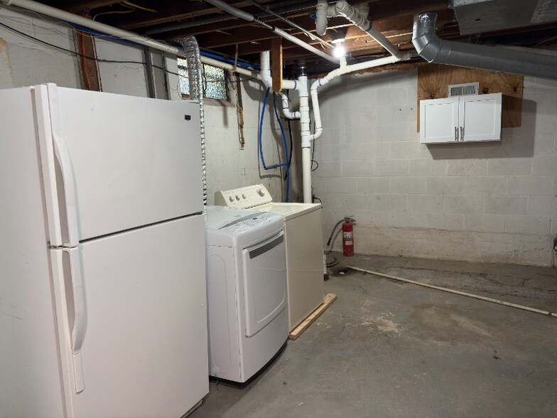 Building Photo - 4919 Fuller Dr