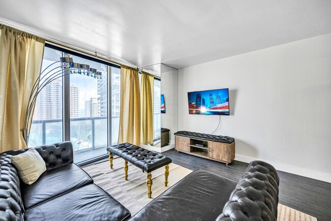 Building Photo - 485 Brickell Ave
