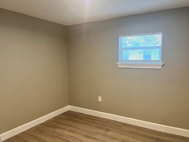 Building Photo - 1539 Hialeah St