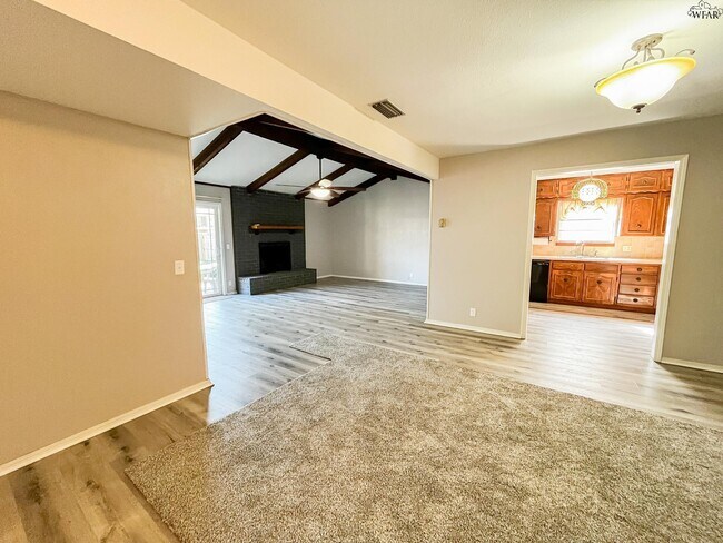 Building Photo - 5533 Briargrove Dr