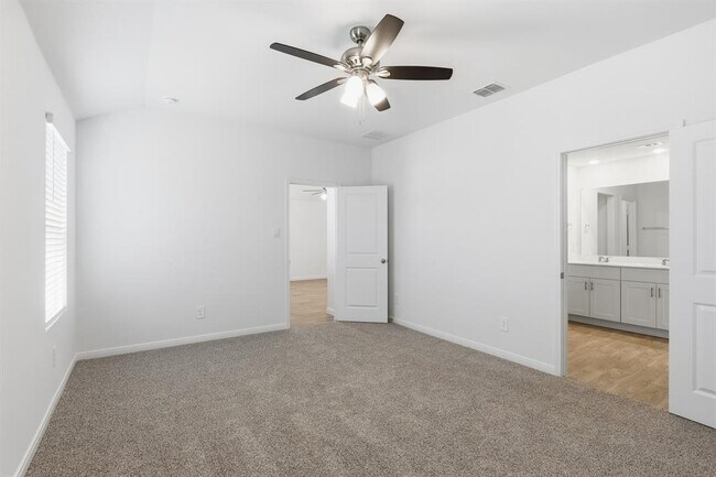 Building Photo - 298 Denali Dr