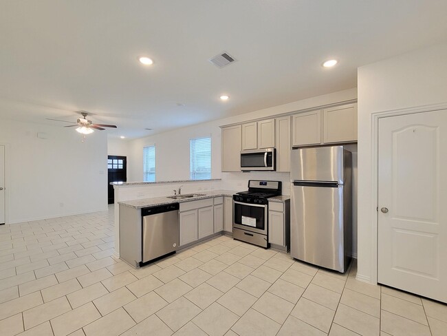 Building Photo - 31351 Horseshoe Meadow Bend Ln