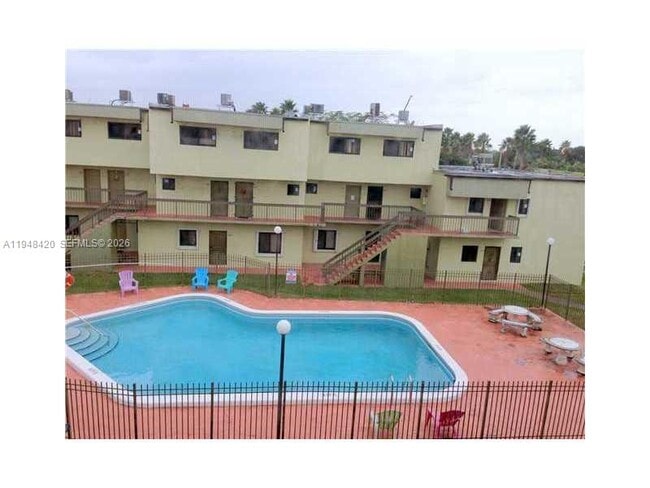 Building Photo - 1121 SW 105th Ave