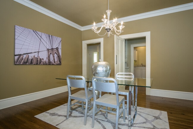 Building Photo - South Highlands