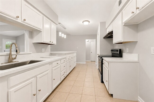 Building Photo - 10123 Kent Towne Ln