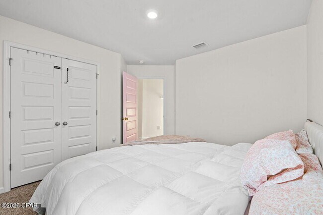 Building Photo - 6587 Kettles St