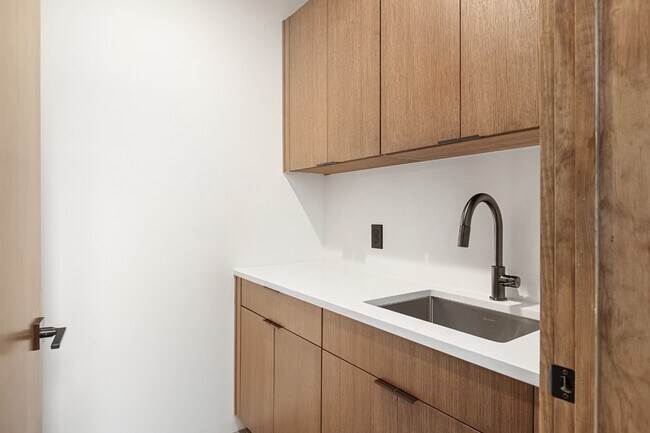 Building Photo - 1603 5th Ave N