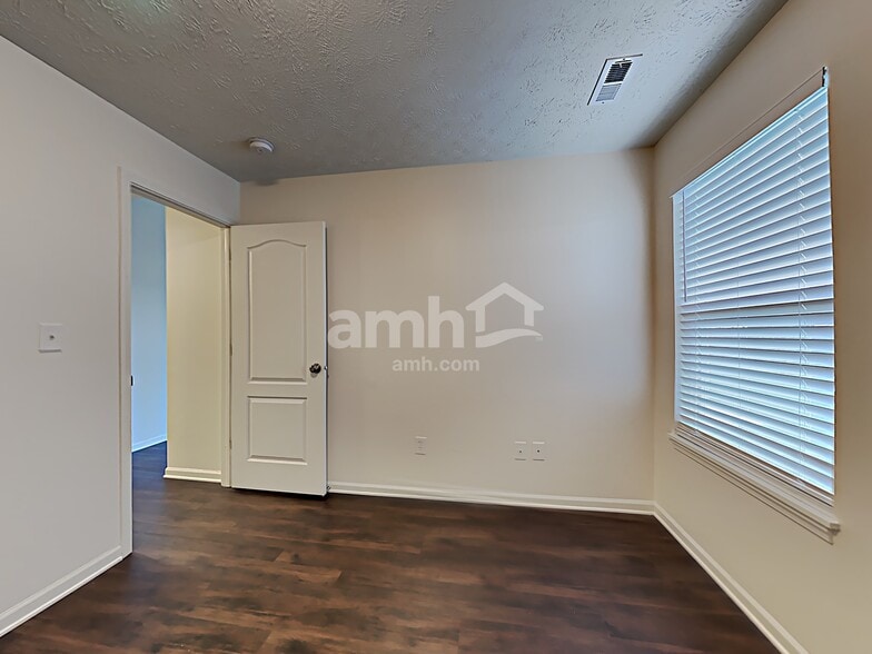 Building Photo - 1145 Bumblebee Way