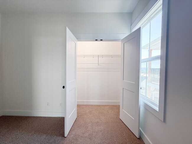 Building Photo - Luxury 3-Bedroom Townhome with Flex Room at Highbury + Summer Special