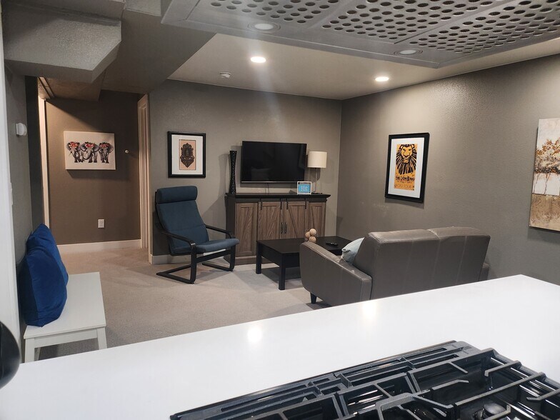 Building Photo - 1741 E 105th Pl