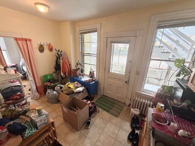 Building Photo - 3 Bedroom Apartment in Burlington VT Available 6/1!