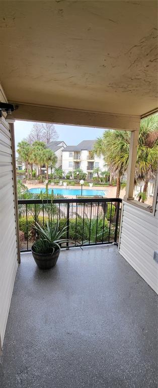 Building Photo - 1972 Lake Atriums Cir