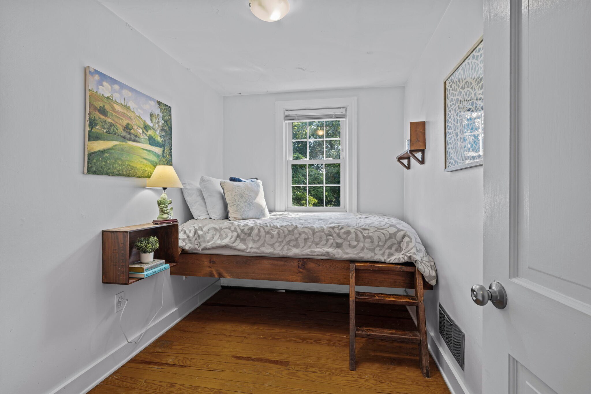 Building Photo - 12 Meadow Dr