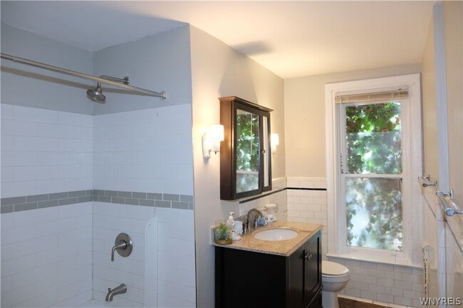 Building Photo - 82 Fargo Ave