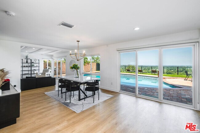 Building Photo - 6426 Ellenview Ave