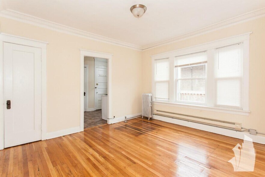 Building Photo - 4423 N Wolcott Ave