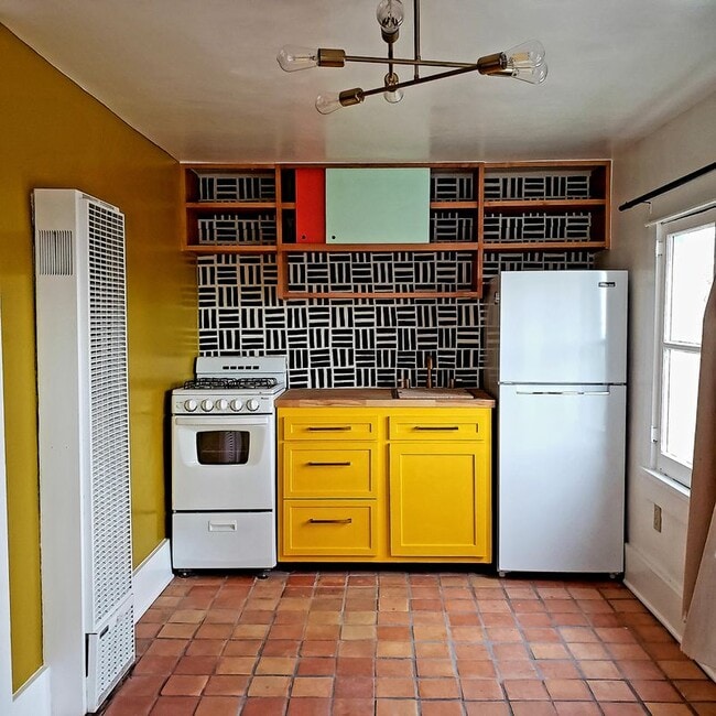 Primary Photo - 316 1/2 Mesa St SE