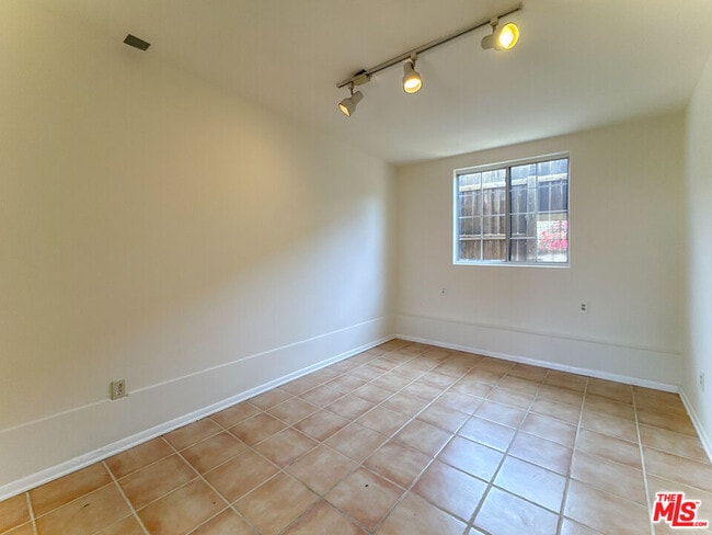 Building Photo - 3124 Veteran Ave