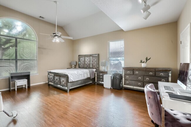 Building Photo - 301 Gulfstream Dr