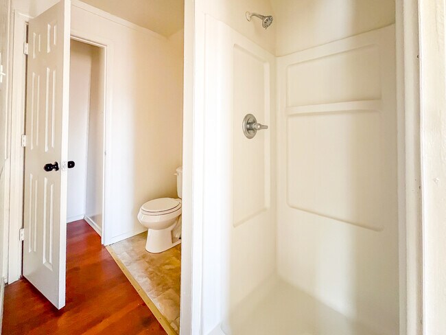 Building Photo - 1113 Evergreen Ave