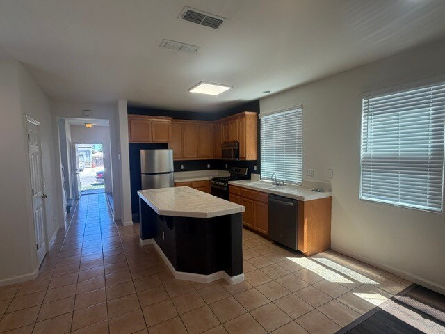 Building Photo - Gorgeous 3 Bedroom 2.5 Bathroom Plus Loft