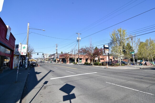 Building Photo - 1615 SE 36th Ave