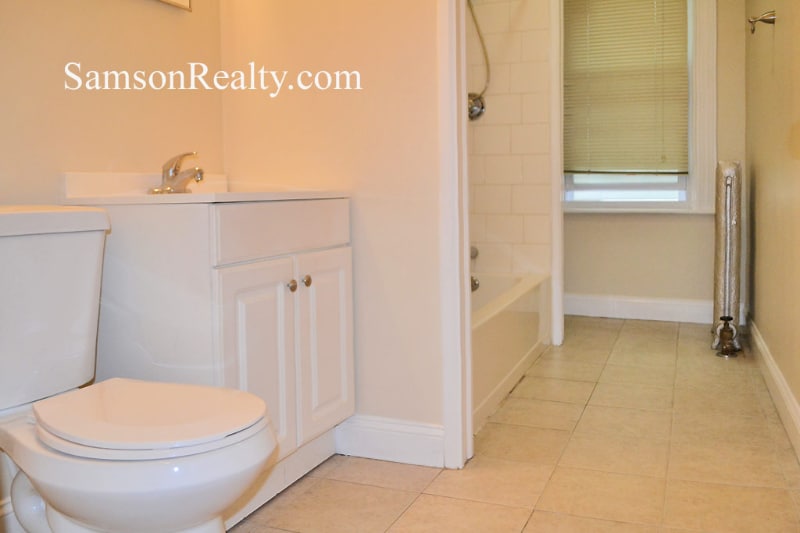 Building Photo - 347 Lloyd Ave