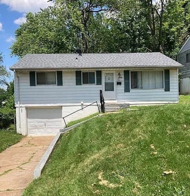 Building Photo - Connected Comfort Near New Florissant