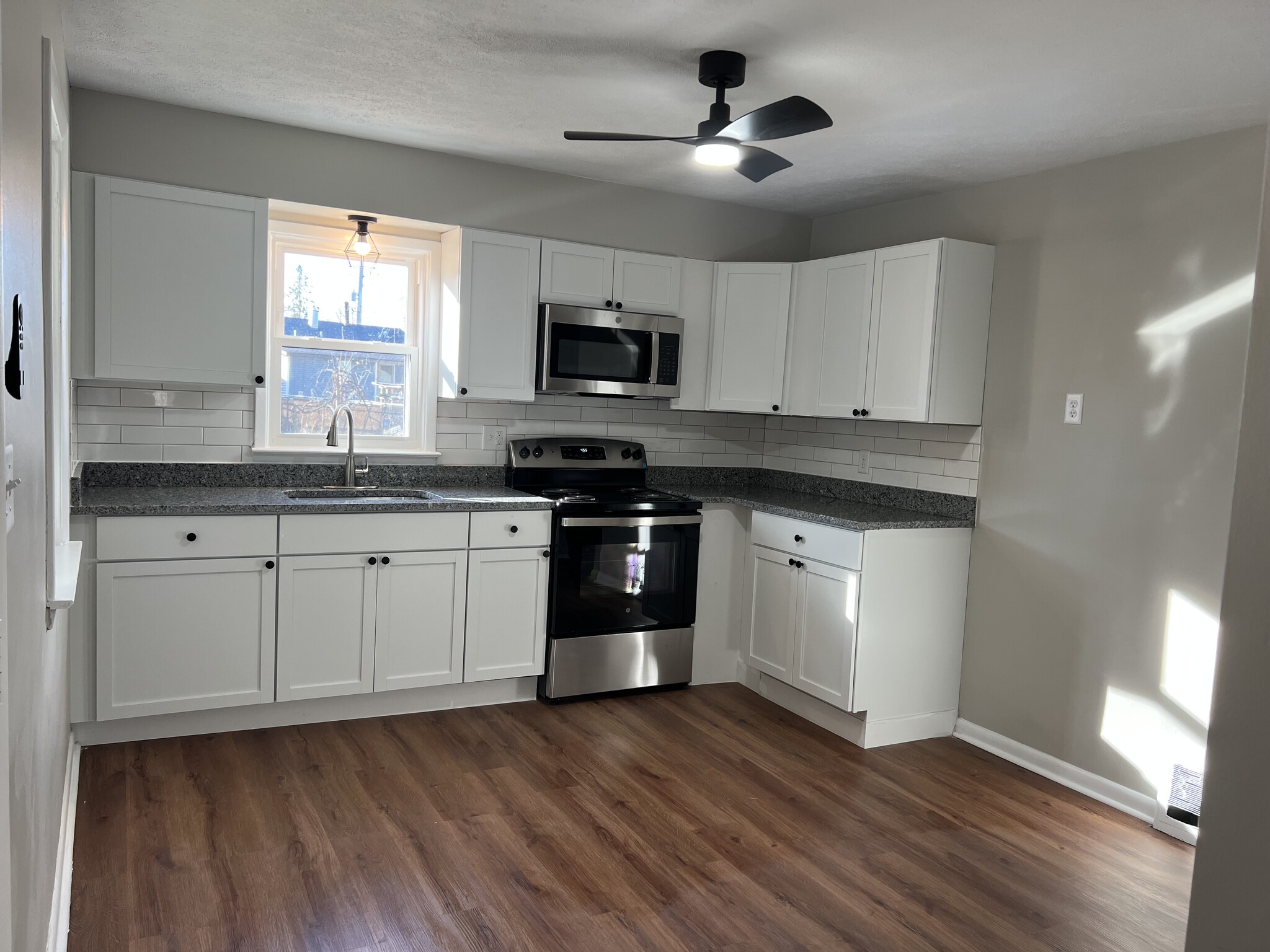 Kitchen - 1437 Exeter Ave