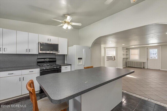 Building Photo - 301 Norwood Ave