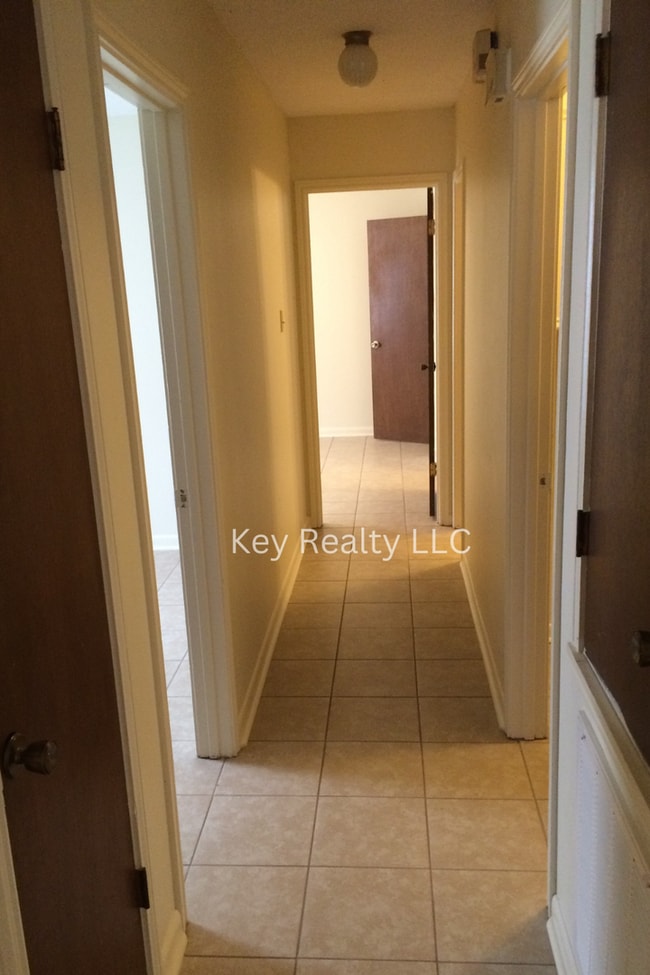 Building Photo - 6016 Quail Ridge