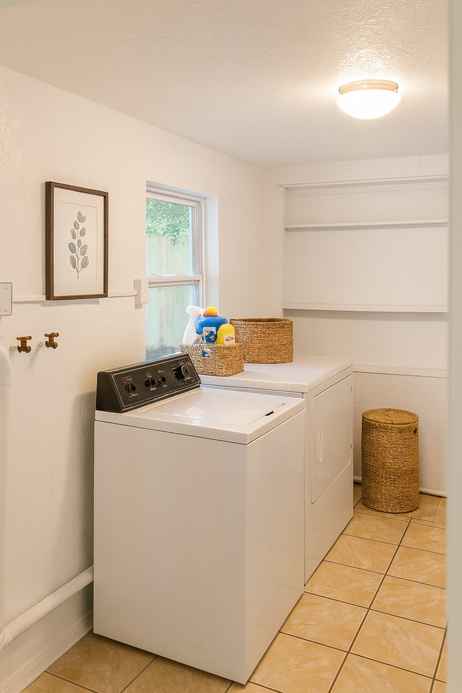 Building Photo - WON'T LAST LONG COME SEE!!! 4 Bedroom / 2 Bath Single-Family Home | Fenced Yard