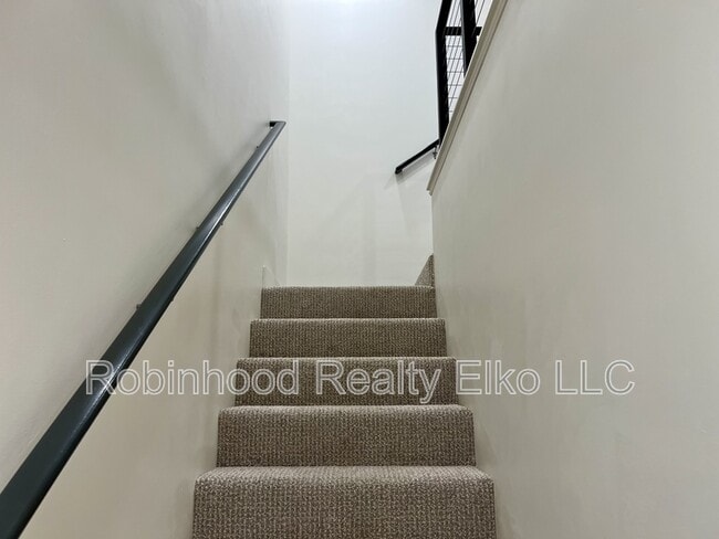 Building Photo - 753 Oak St