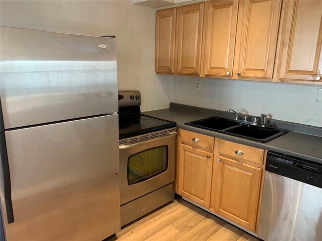 Building Photo - 9596 Groveland St