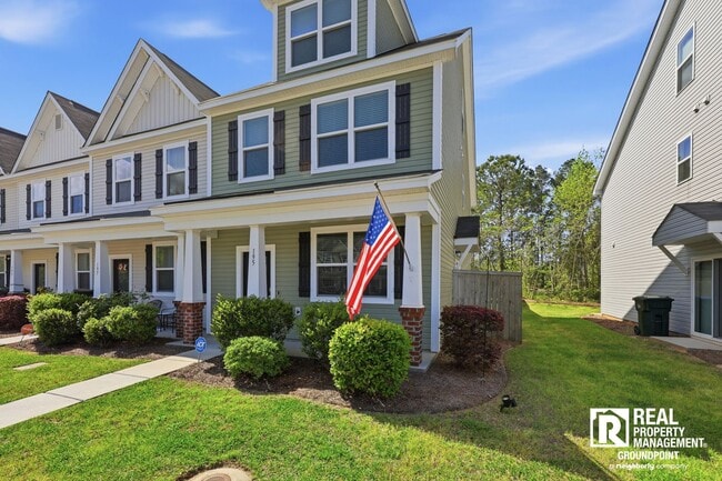 Building Photo - 3BR | 3.5BA | 3-Story Townhome | Bonus Loft | Fenced Yard