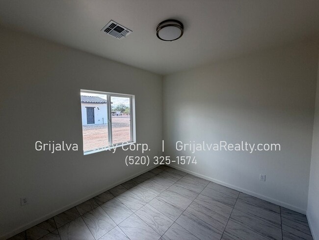 Building Photo - 4501 S 7th Ave