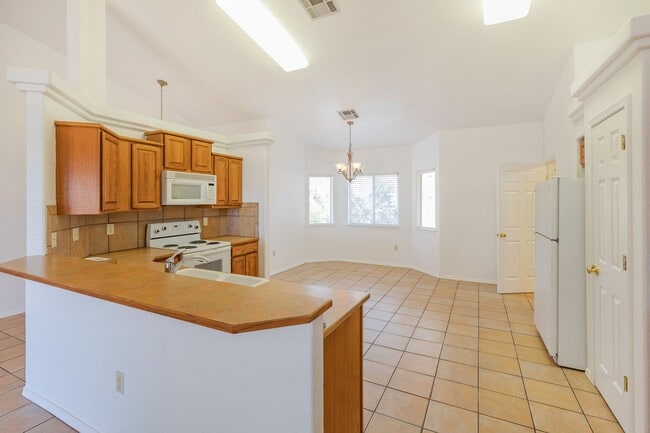 Building Photo - 3 Bedroom 2 Bath Home