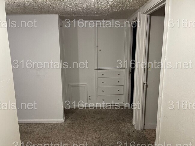 Building Photo - $750 - 2 bed 1 bath - Single Family Home