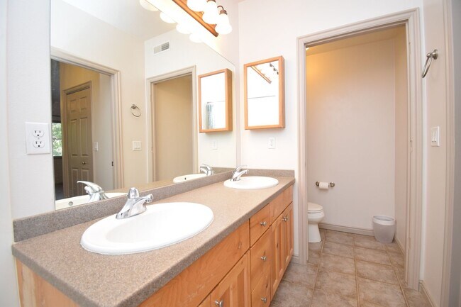 Building Photo - 1255 Wolf Hollow Ln