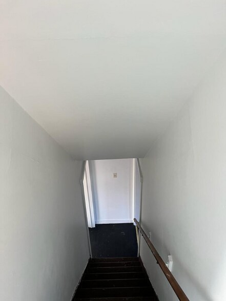 Building Photo - 421-423-423 Caldwell St
