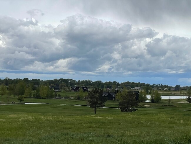 Building Photo - 31 Highnoon Way