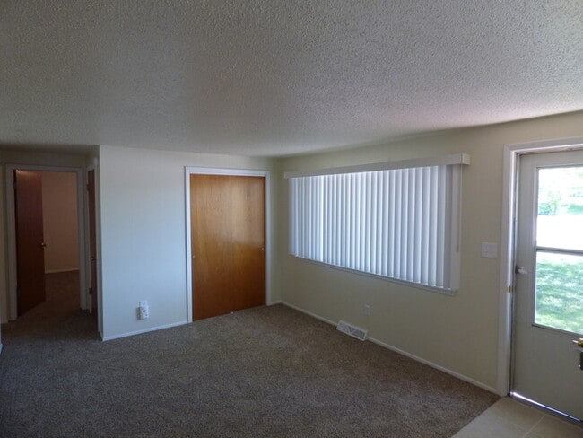 Building Photo - 2 Bed/1 Bath Duplex in Longmont