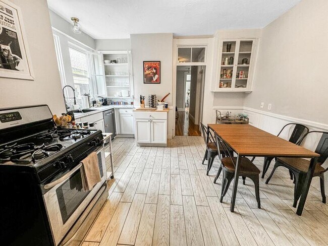 Building Photo - 35 Essex St