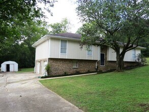 Building Photo - Updated Spacious 3 BR/ 2 BA home in Bluff Park