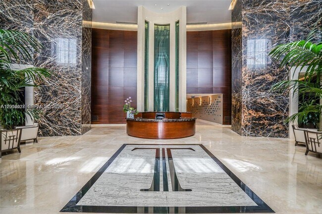 Building Photo - 16001 Collins Ave