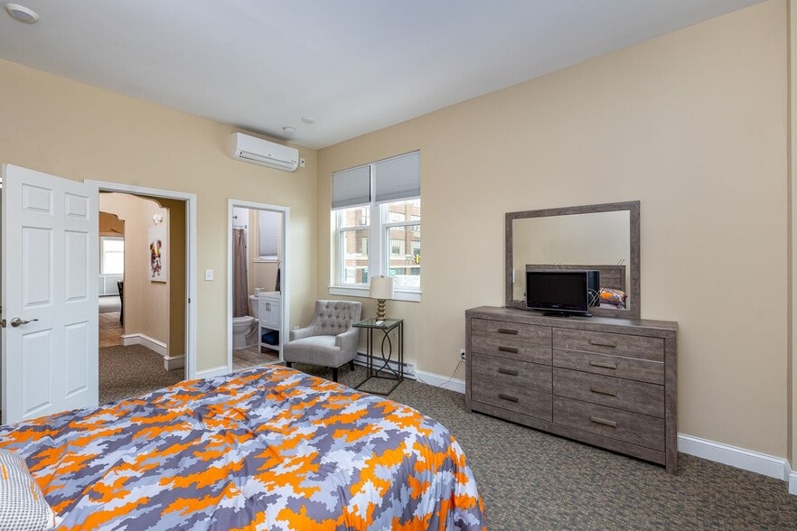 Building Photo - 1131 Callowhill St